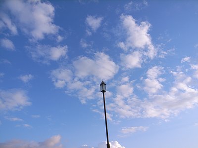 初冬の空と街灯